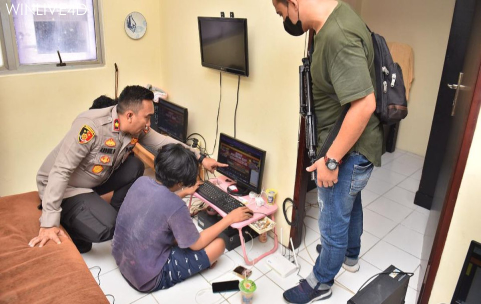 Polisi Gerebek Markas Judi Online di Apartemen Jakbar,  Orang