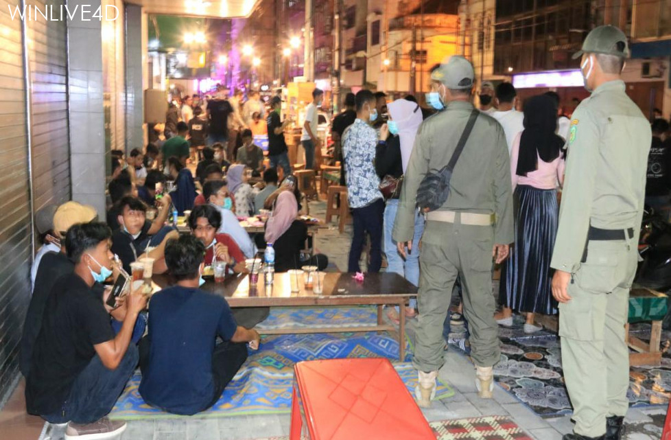 Razia Masker, Nongkrong Angkringan Kesawan Dibubarkan